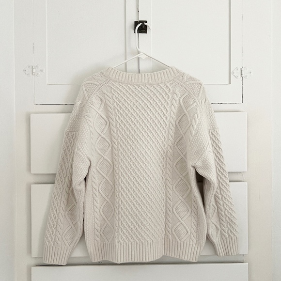 Aritzia Sunday Best Peggy Sweater Cable Knit V-Neck Size Medium - Picture 5 of 7